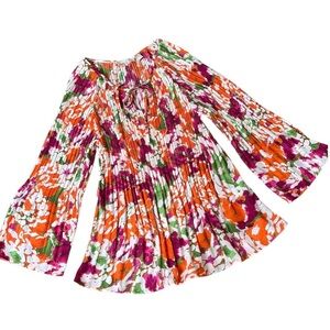 Like New Sunny Leigh Pleated Bell Sleeve Top Floral Size Large